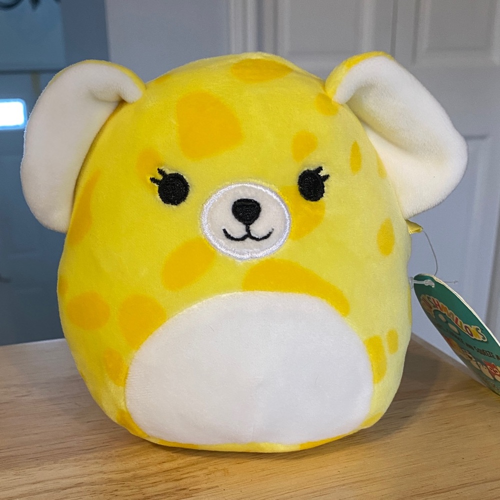 Squishmallow Kellytoy Lexie Yellow and White